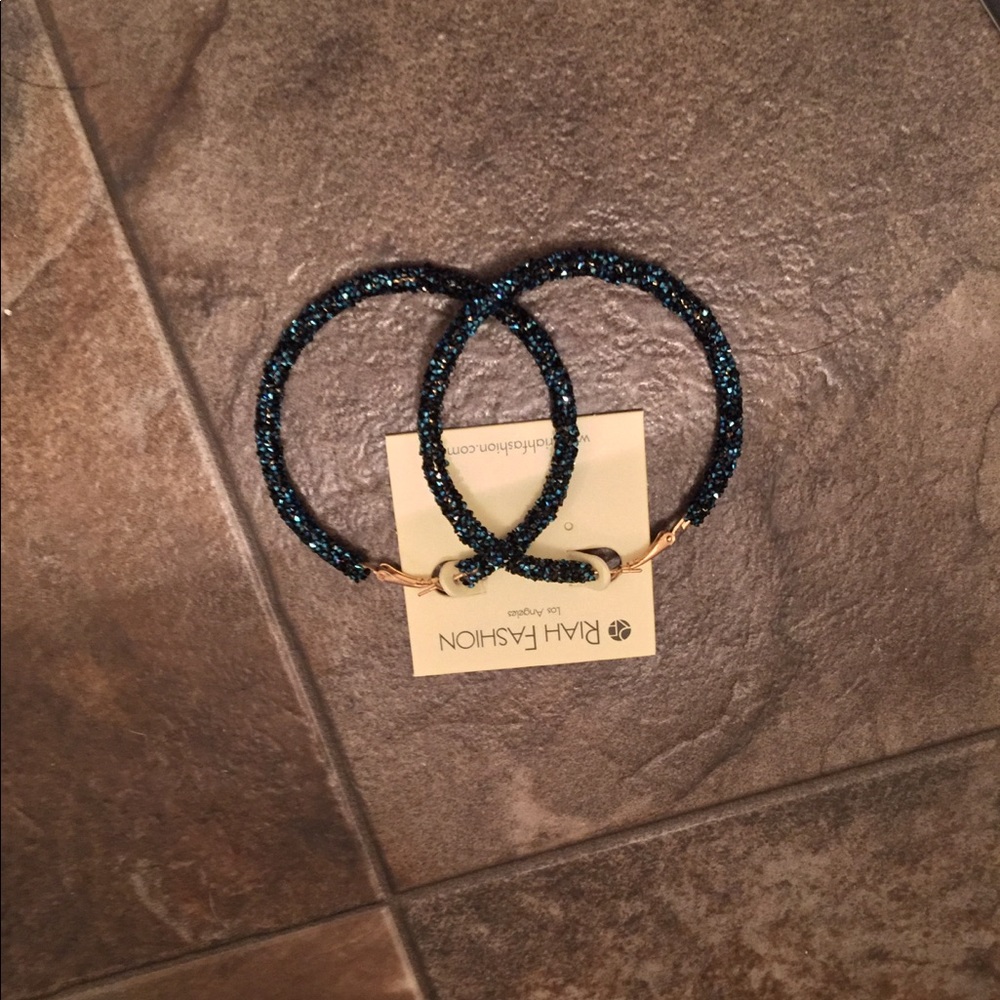 5🌟 ❄️NEW! Blue Rhinestone textured hoops - Picture 4 of 4